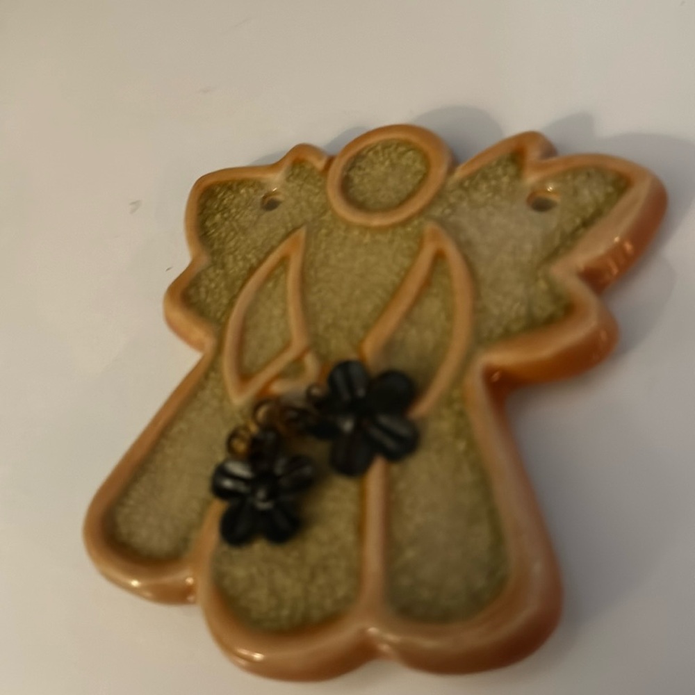 Angel Ceramic Glazed Metal Flowers 4"x3-1/2"x3/8" Tan & Green